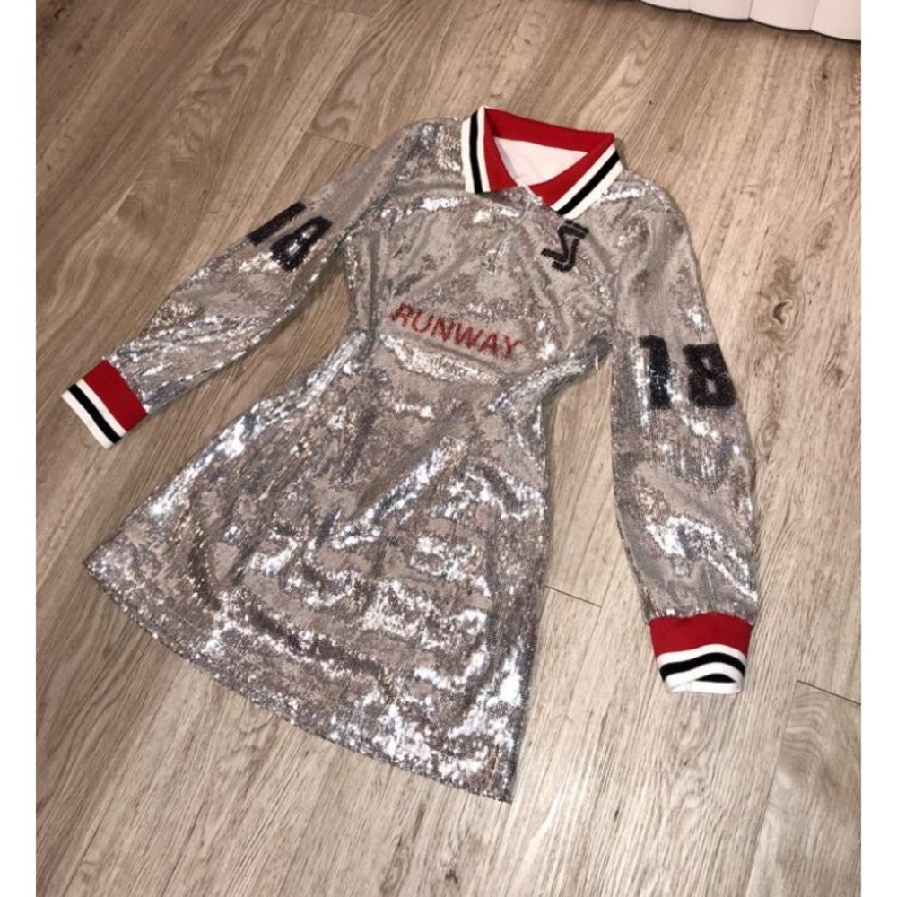 Large authentic Shane Justin